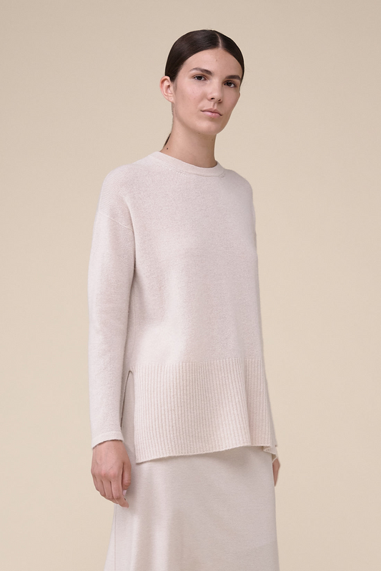 NICHE BEIGE CASHMERE CREW NECK SWEATER