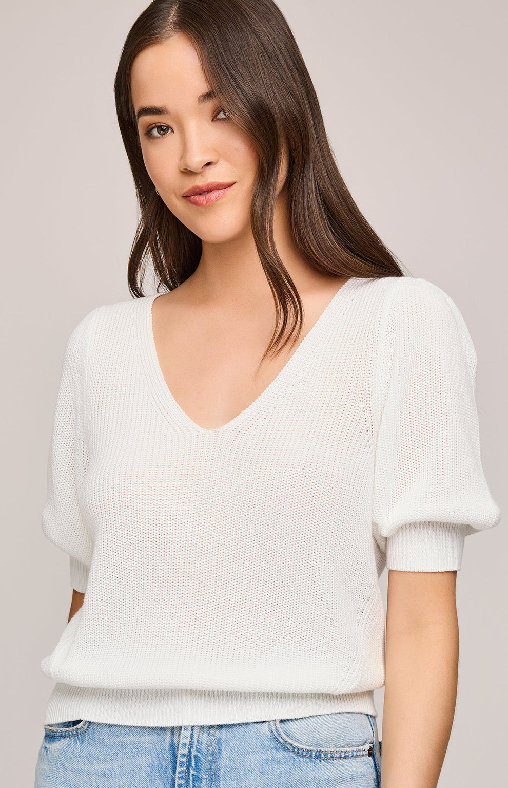 PHOEBE V-NECK PULLOVER - WHITE