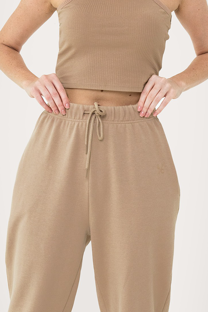 LIFE LOUNGE OVERSIZED JOGGER - CARAMEL