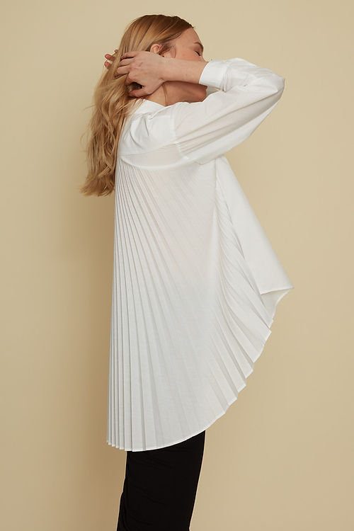 WHITE BUTTON DOWN BLOUSE WITH PLEATS